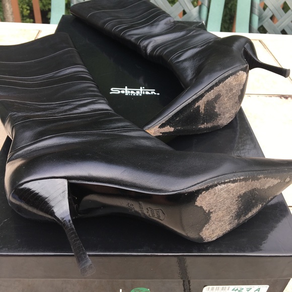 Sebastian black leather pointed toe heeled boots - Picture 2 of 14